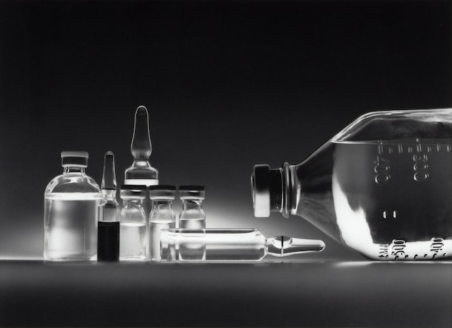 Small round picture of lab flask.